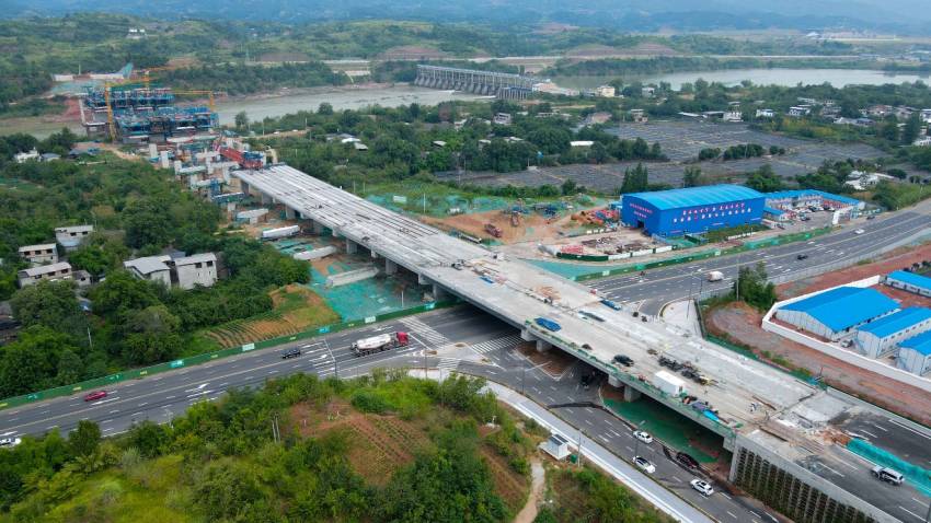 成金简快路沱江大桥施工航拍图。成都交投集团成高建设公司供图